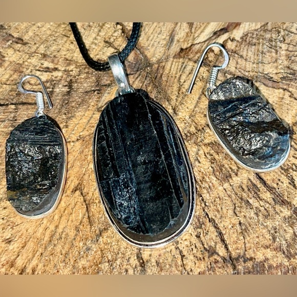 Rough Schorl Black Tourmaline Pendant & Earrings - Picture 5 of 7